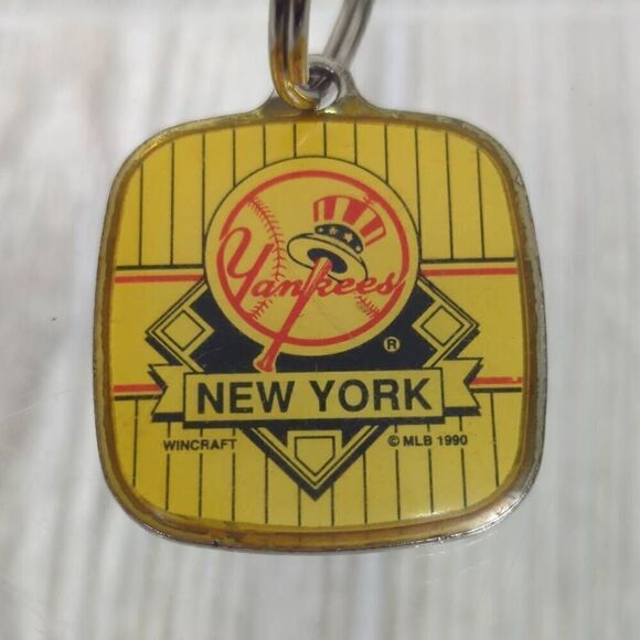 Vintage 1990 1 WinCraft New York Yankees MLB Deluxe Logo Key Ring Chain - Picture 1 of 3